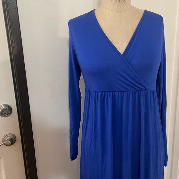 MATERNITY AAMILIFE Maternity V-Neck Long Sleeve Ruched Waist Dress - Picture 7 of 12